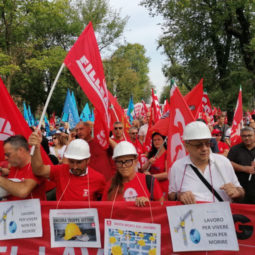 Alcune immagini (le restanti a fine articolo) relative la partecipazione astigiana alla manifestazione sindacale