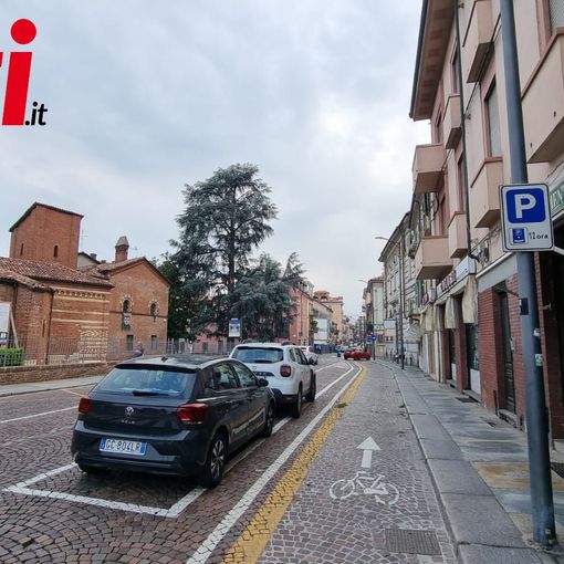 Non c’è pace per i parcheggi di corso Alfieri, ora regolati con disco orario