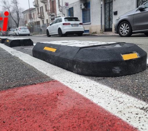 I nuovi dissuasori di via Vigna fanno infuriare gli astigiani: &quot;Sono una follia&quot;