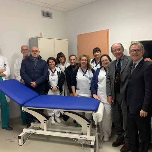 Il Rotary Club Asti dona tre lettini da visita elettrificati al Cardinal Massaia