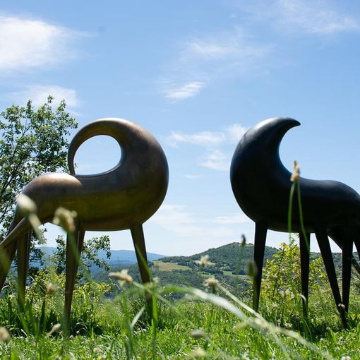 Due delle molte opere esposte al Parco d'Arte Quarelli