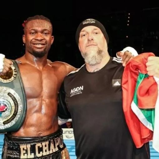 Il riconfermato campione del mondo IBO con il suo allenatore Davide Greguoldo