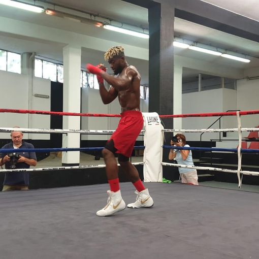 Etinosa Oliha ritratto durante un allenamento