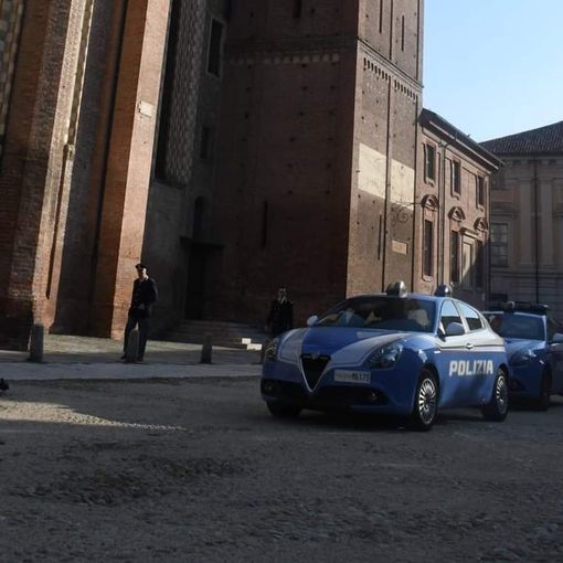 Riempie il carrello di merce ed esce senza pagare: pluripregiudicato fermato dalla Polizia