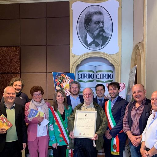 Foto di gruppo nella Sala Cirio