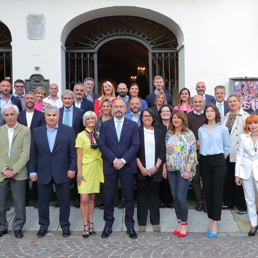 I 32 componenti con Maurizio Rasero fuori dal Comune