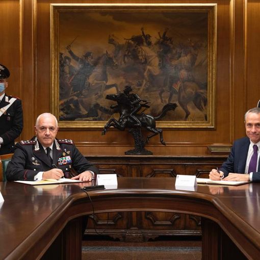 Il Comandante Generale dell’Arma dell'Arma dei Carabinieri con l'amministratore delegato di Poste Italiane