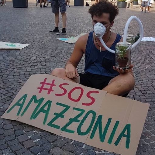Immagini del presidio ancora in corso tratte dalla pagina Instagram dei FFF Asti