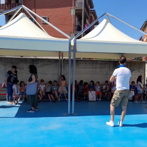 Un regalo speciale per la scuola dell'infanzia &quot;XXV Aprile&quot;: 2 gazebo finanziati dai genitori
