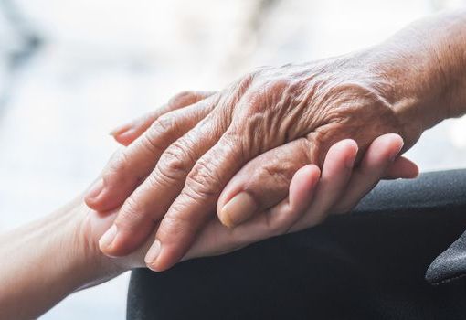 Disponibili contributi regionali per il supporto delle persone non autosufficienti e dei loro familiari