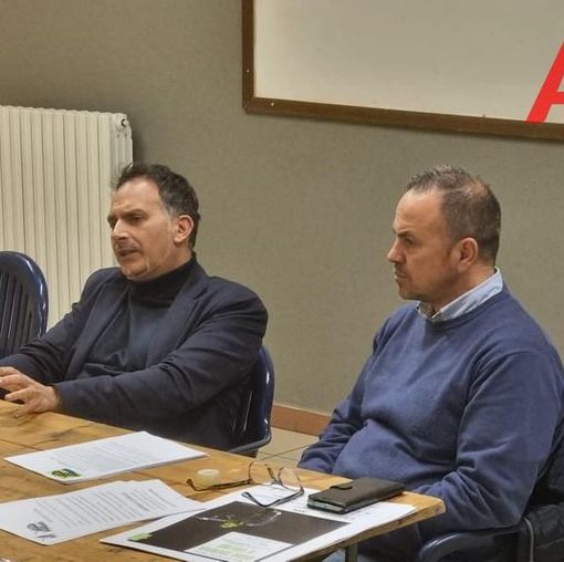 L'assessore Luigi Giacomini ritratto nel corso dell'assemblea svoltasi a San Fedele