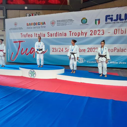 Ginevra Aloise sul gradino più alto del podio