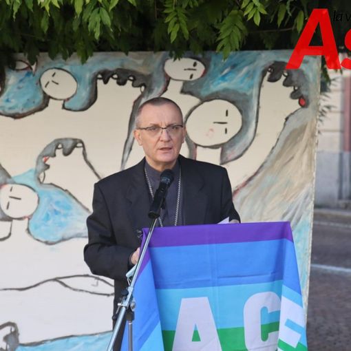Monsignor Prastaro ritratto durante la lettura (servizio fotografico a cura di Efrem Zanchettin - MerfePhoto)