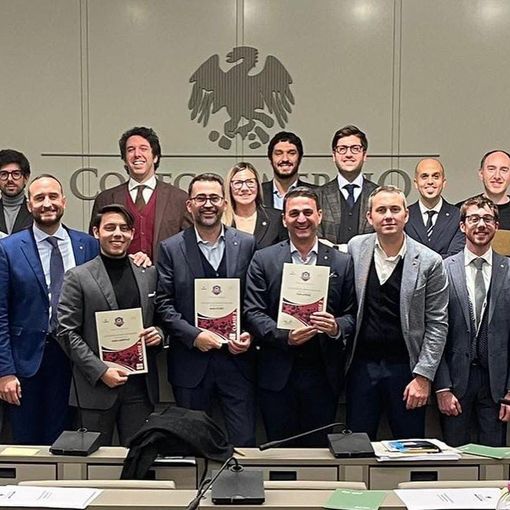 Foto di gruppo per i partecipanti all'assemblea