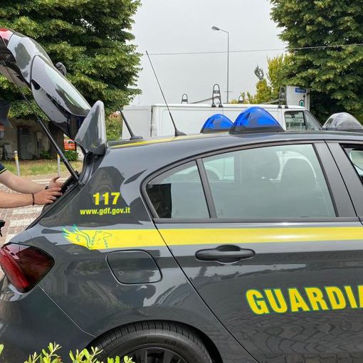 Discarica abusiva di rifiuti speciali, tra cui amianto, scoperta dalla Finanza di Canelli