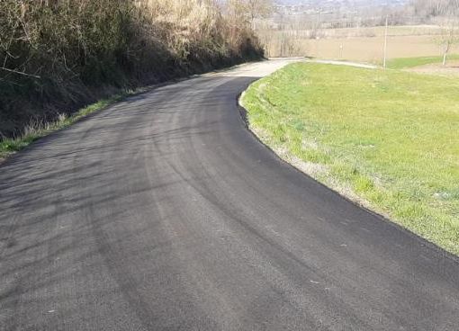 Frazioni: proseguono i lavori di asfaltatura e manutenzione delle strade comunali (FOTO)