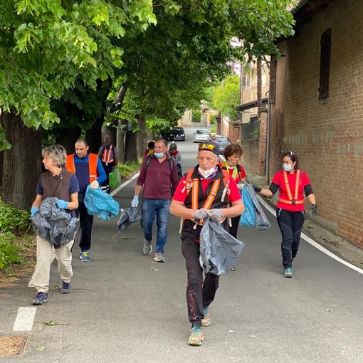 Due immagini relative la camminata ecologica svoltasi a Cinaglio domenica 16 maggio