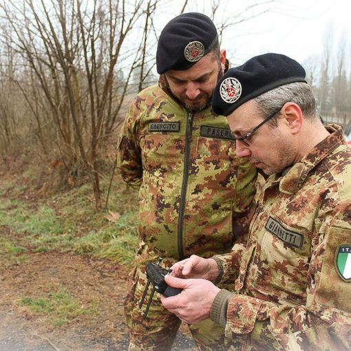 Personale della Squadra S.A.P.R. impegnato nel monitoraggio con i droni