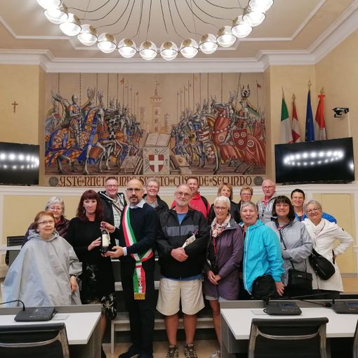 Il sindaco Rasero con il gruppo di turisti canadesi