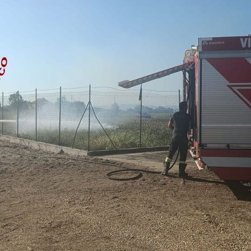 Villanova, nel pomeriggio ampio incendio di sterpaglie