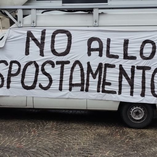 Al mercato tornano gli striscioni di protesta: &quot;Avevamo chiesto il format ad anello fino al 24 dicembre&quot;,