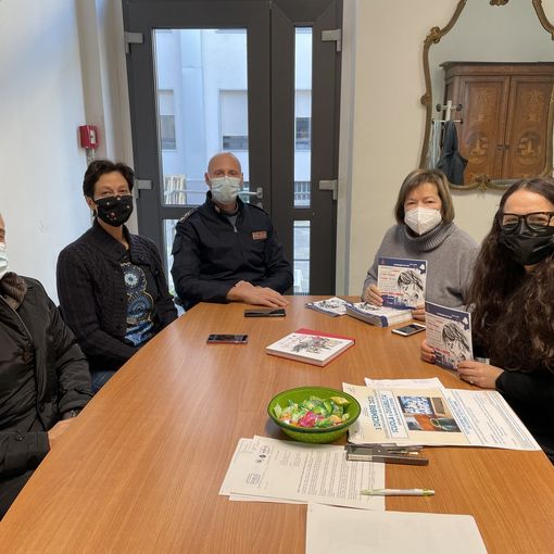 La questura consegna la brochure &quot;Questo non è amore&quot; all'Assessorato alle Politiche Sociali