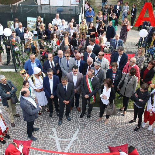 Comunità albanese in festa con l'inaugurazione del primo Centro culturale albanese d'Europa [FOTOGALLERY]