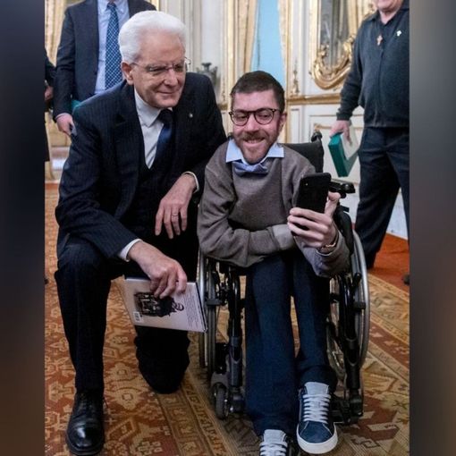 Iacopo Melio con il presidente della Repubblica Sergio Mattarella (immagine tratta dal profilo X di Mello)