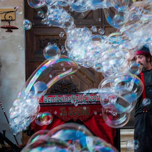 Immagine di scena tratta da &quot;Il Sogno - Bubble show&quot;