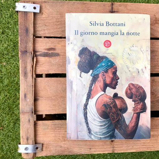 Cosa leggere sotto l'ombrellone? &quot;Il giorno mangia la notte&quot; di Silvia Bottani