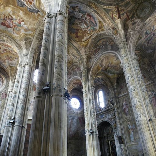I ricchi interni della Cattedrale cittadina