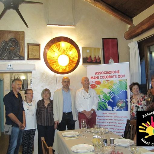 Cena ‘di compleanno’ per l’associazione di volontariato “Mani colorate”