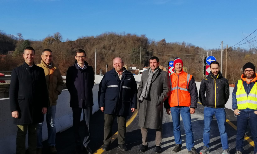 Foto di gruppo a margine dell'inaugurazione del ponte sostitutivo sulla SP 59
