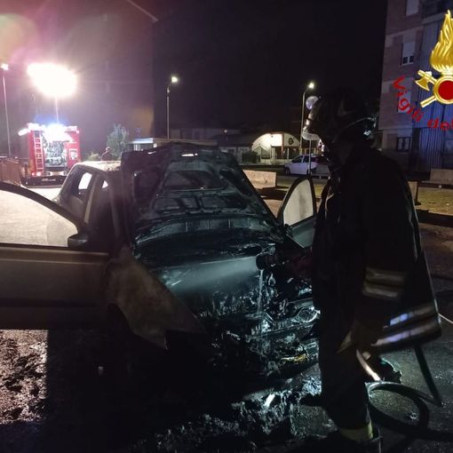 Incendio auto in Praia, cause in corso di accertamento