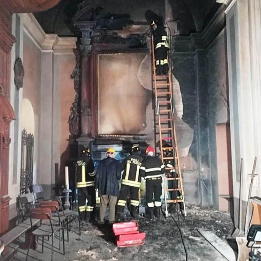 Villafranca: iniziati i lavori di ripristino della chiesa colpita dall'incendio
