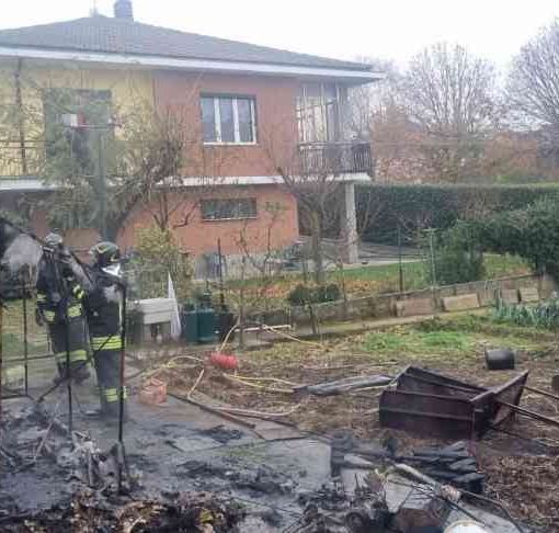 Buttigliera: incendio in un ricovero attrezzi in cui erano custodite anche tre bombole Gpl