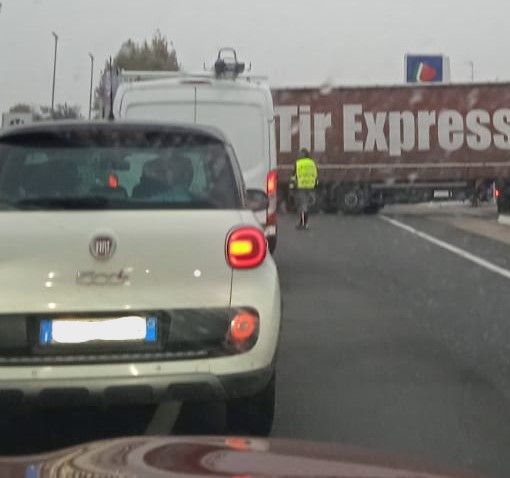 Mattinata difficile per il traffico, con lunghe code in ingresso di Asti