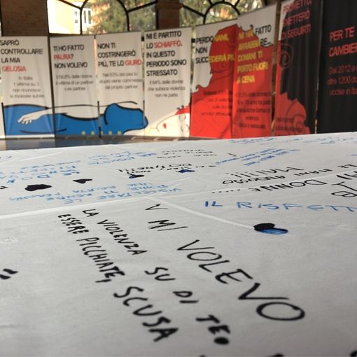 Scritte lasciate dai visitatori durante la tappa della mostra a Incisa Scapaccino