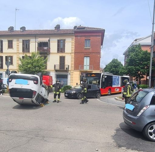 Incidente in corso Torino, due le auto coinvolte: una persona ferita e traffico in tilt