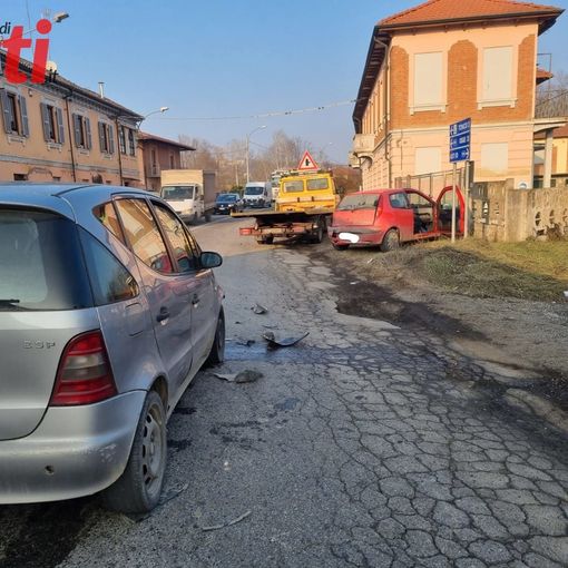 Tamponamento tra due auto a Castell'Alfero. Una persona ferita è stata trasportata in ospedale