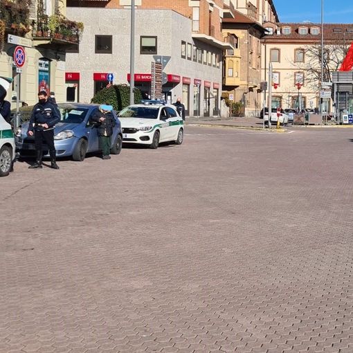 Incidente nel primo pomeriggio di oggi. In piazza Primo Maggio auto contro ambulanza