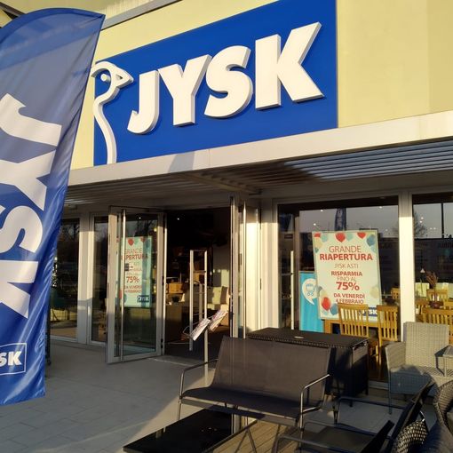 Immagini dello store JYSK e dei prodotti in vendita