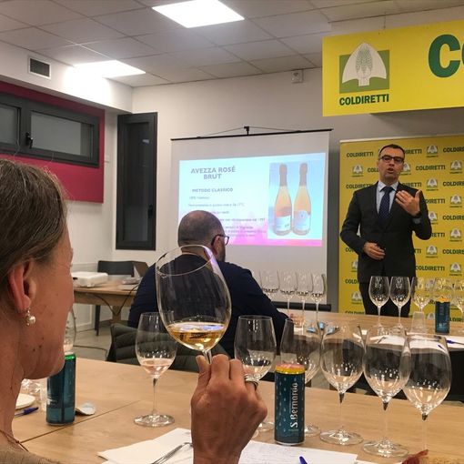 Viaggio sensoriale internazionale alla scoperta delle Bulles Roses al Mercato contadino di Asti