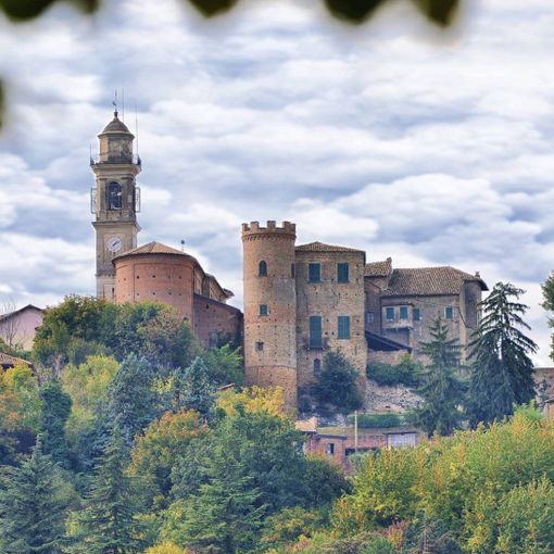 A Calosso un viaggio tra le vigne e la storia