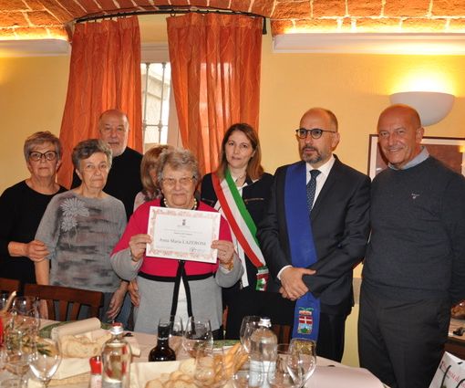 Nella foto la neo centenaria, il Presidente della Provincia Maurizio Rasero, la Consigliera Provinciale e Sindaco di Villafranca Anna Macchia ed i parenti