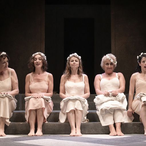 Un'immagine di scena di Lisistrata (ph. A. Botticelli)