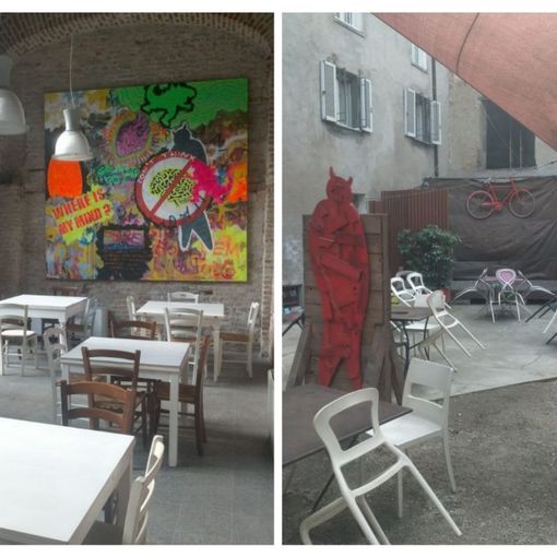 Nel montaggio fotografico, loggione e cortile del Diavolo Rosso