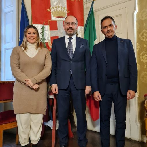 Il sindaco Rasero ritratto tra gli assessori Bologna e Giacomini