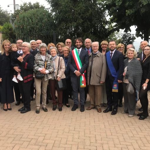 Il centenario Luigi Frola al centro delle autorità e i parenti