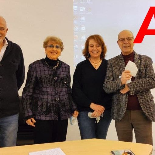 Nella foto, da sinistra a destra: il dirigente del Monti Giorgio Martino, la vedova del grande jazzista, la direttrice della Biblioteca Astense Donatella Gnetti e l'assessore alla Cultura Gianfranco Imerito